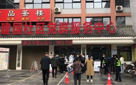 疫情下 他们为城市默默奉献缩略图 疫情下 他们为城市默默奉献缩略图