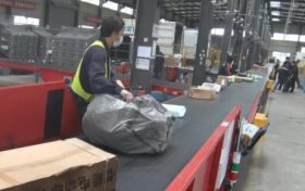 汉中快递业:严格落实防控措施 织密疫情防护网缩略图 汉中快递业:严格落实防控措施 织密疫情防护网缩略图