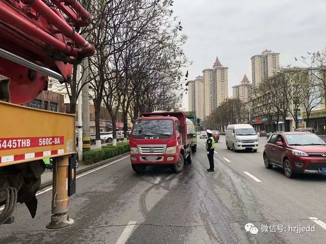 汉中集中整治高排放机动车禁行区行驶交通违法行为插图