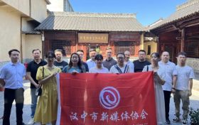 汉中市新媒体协会开展“喜迎二十大 感怀党恩情”主题党日活动缩略图 汉中市新媒体协会开展“喜迎二十大 感怀党恩情”主题党日活动缩略图