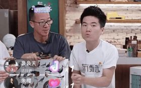 双语带货爆火 新东方转型“翻红”缩略图 双语带货爆火 新东方转型“翻红”缩略图