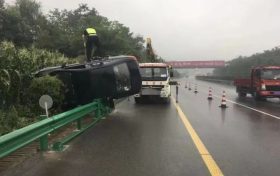 汉中发生3起交通事故！雨天行车需谨慎缩略图