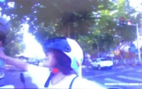 拘留10天!女子驾车不佩戴头盔+阻碍民警执法被拘留缩略图 拘留10天!女子驾车不佩戴头盔+阻碍民警执法被拘留缩略图
