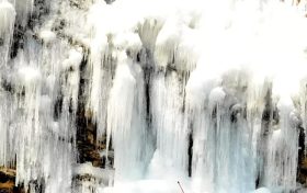 汉江源的冬天很美，雪景、冰瀑、雾凇……缩略图