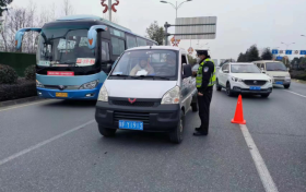 春节前夕,汉中交警一大队疏堵保畅时刻在线,守护平安团圆路缩略图 春节前夕,汉中交警一大队疏堵保畅时刻在线,守护平安团圆路缩略图