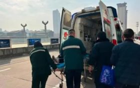 一位急救病人急需乘坐高铁转院,佛坪站开通绿色通道救助缩略图 一位急救病人急需乘坐高铁转院,佛坪站开通绿色通道救助缩略图