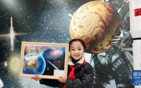 新华社关注!汉中大山女孩的航天梦想上“天宫”了 →缩略图 新华社关注!汉中大山女孩的航天梦想上“天宫”了 →缩略图