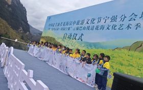 宁强县巴山镇中心幼儿园开展亲子春游绘画活动缩略图