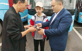 赞~捡拾到一个沉甸甸的钱包,汉中这位同学拾金不昧!缩略图 赞~捡拾到一个沉甸甸的钱包,汉中这位同学拾金不昧!缩略图
