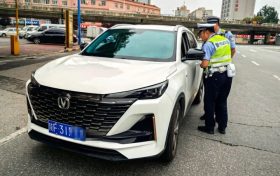 科技强警显神威 精准查缉严查处——交警二大队迅速查获一起使用伪造机动车号牌违法行为缩略图 科技强警显神威 精准查缉严查处——交警二大队迅速查获一起使用伪造机动车号牌违法行为缩略图