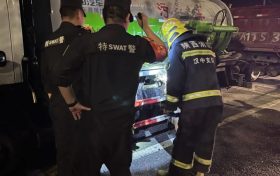 巡逻发现车辆自燃 民警消防联手灭火缩略图 巡逻发现车辆自燃 民警消防联手灭火缩略图