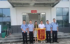 走失老人误上高速 高速交警暖心救助缩略图 走失老人误上高速 高速交警暖心救助缩略图