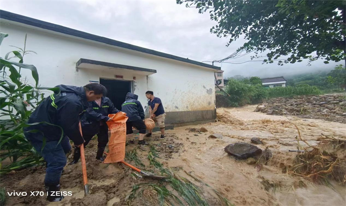 【心级服务 让爱连接】迎战强降雨，汉中移动全力做好通信保障插图2