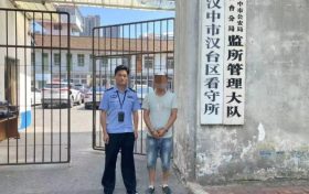 男子进小区偷东西 被抓!缩略图 男子进小区偷东西 被抓!缩略图