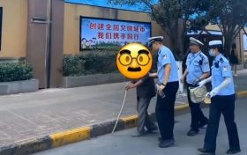 老人晕倒路边!汉中交警暖心相助缩略图 老人晕倒路边!汉中交警暖心相助缩略图