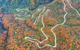 龙头山:云海浩瀚 万里秋红缩略图 龙头山:云海浩瀚 万里秋红缩略图