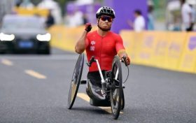镇巴籍残疾运动员刘强利在杭州第4届亚残运会上勇夺双冠缩略图