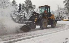 汉中市公路局清雪除冰保畅通缩略图 汉中市公路局清雪除冰保畅通缩略图