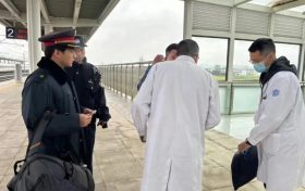 高铁临时停车1分钟,洋县西站紧急救护疾病旅客缩略图 高铁临时停车1分钟,洋县西站紧急救护疾病旅客缩略图