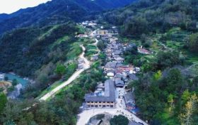 镇巴深山古镇的守护者:青春与传承的奇遇缩略图 镇巴深山古镇的守护者:青春与传承的奇遇缩略图