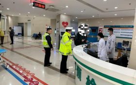 群众受伤有难 交警暖心救助缩略图 群众受伤有难 交警暖心救助缩略图