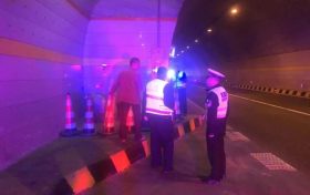 “二师兄”高速公路跳车逃跑 汉中高速交警迅速缉拿“归案”缩略图 “二师兄”高速公路跳车逃跑 汉中高速交警迅速缉拿“归案”缩略图