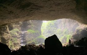 汉中天坑火出圈!记者实地探访→缩略图 汉中天坑火出圈!记者实地探访→缩略图