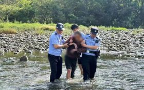 宁强民警迅速救助落水群众获赞扬缩略图 宁强民警迅速救助落水群众获赞扬缩略图