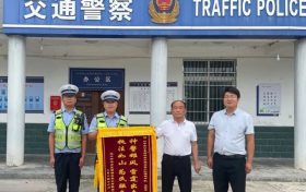 汉中一车主将消防栓撞坏后逃逸,五小时左右被锁定!缩略图 汉中一车主将消防栓撞坏后逃逸,五小时左右被锁定!缩略图