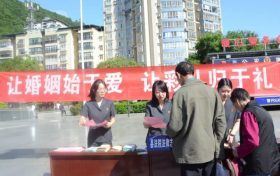 镇巴法院:抵制高价彩礼 共创婚俗新风尚缩略图 镇巴法院:抵制高价彩礼 共创婚俗新风尚缩略图