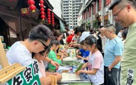 镇巴老街端午活动,“粽”享欢乐缩略图 镇巴老街端午活动,“粽”享欢乐缩略图