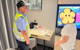 高速公路上驾驶员突发疾病,汉中交警紧急送医缩略图 高速公路上驾驶员突发疾病,汉中交警紧急送医缩略图