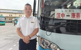 汉中一客运驾驶员被省道路运输企业评选为爱心司机缩略图 汉中一客运驾驶员被省道路运输企业评选为爱心司机缩略图