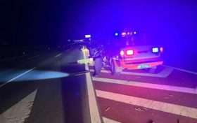 货物洒落高速 交警及时清理保畅通缩略图 货物洒落高速 交警及时清理保畅通缩略图