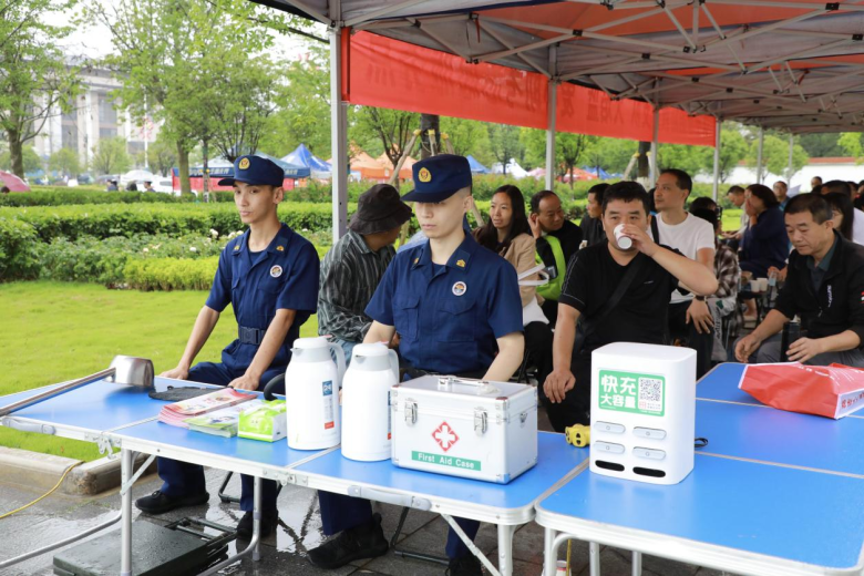 汉中市消防救援支队“火焰蓝”志愿服务队助力高考插图1
