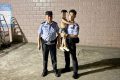 贴心警察蜀黍，送萌娃平安回家缩略图