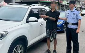 男子粘贴涉诈“小卡片”被抓现行缩略图