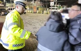 闪烁的警灯，是平安的承诺缩略图