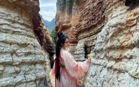 在这里，每一块拔地而起的奇石，都是大地写下的音符缩略图