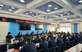 “警营零距离 平安伴你行”新媒体进警营活动在公安汉台分局举行缩略图 “警营零距离 平安伴你行”新媒体进警营活动在公安汉台分局举行缩略图