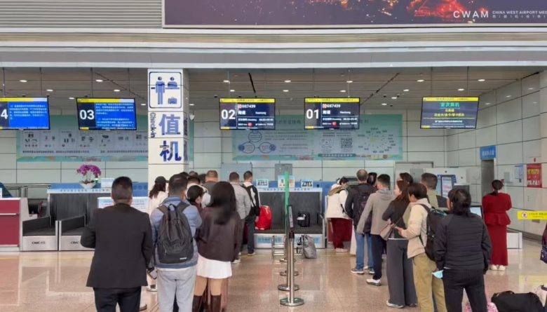 春运启幕：汉中机场加航班 暖服务 护团圆插图1