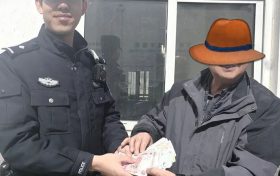 藏有3890元现金的旧鞋被当垃圾丢弃,有惊无险!缩略图 藏有3890元现金的旧鞋被当垃圾丢弃,有惊无险!缩略图