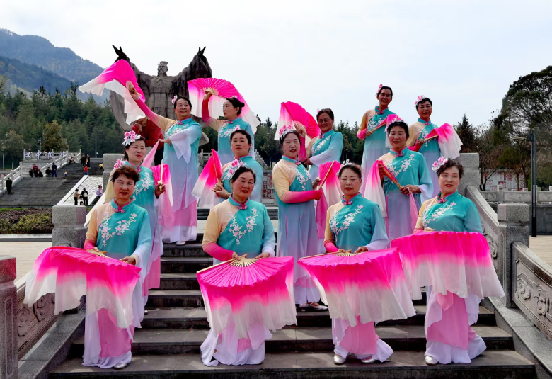 汉中市南郑区2026年“相约花海·大地欢歌”广场舞比赛圆满举行插图8 汉中市南郑区2026年“相约花海·大地欢歌”广场舞比赛圆满举行插图8