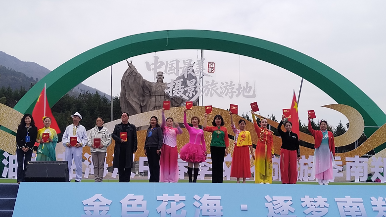 汉中市南郑区2026年“相约花海·大地欢歌”广场舞比赛圆满举行插图4 汉中市南郑区2026年“相约花海·大地欢歌”广场舞比赛圆满举行插图4