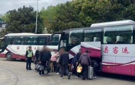 大巴突发故障 高速交警及时转运除隐患缩略图